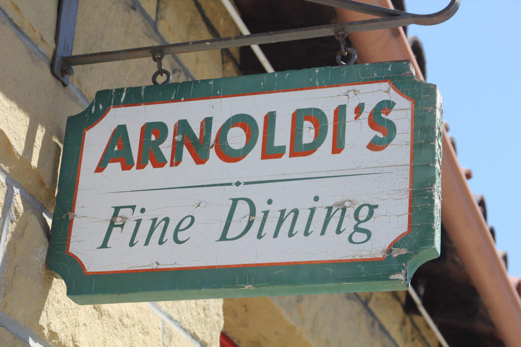 arnoldis_fine_dining_sign